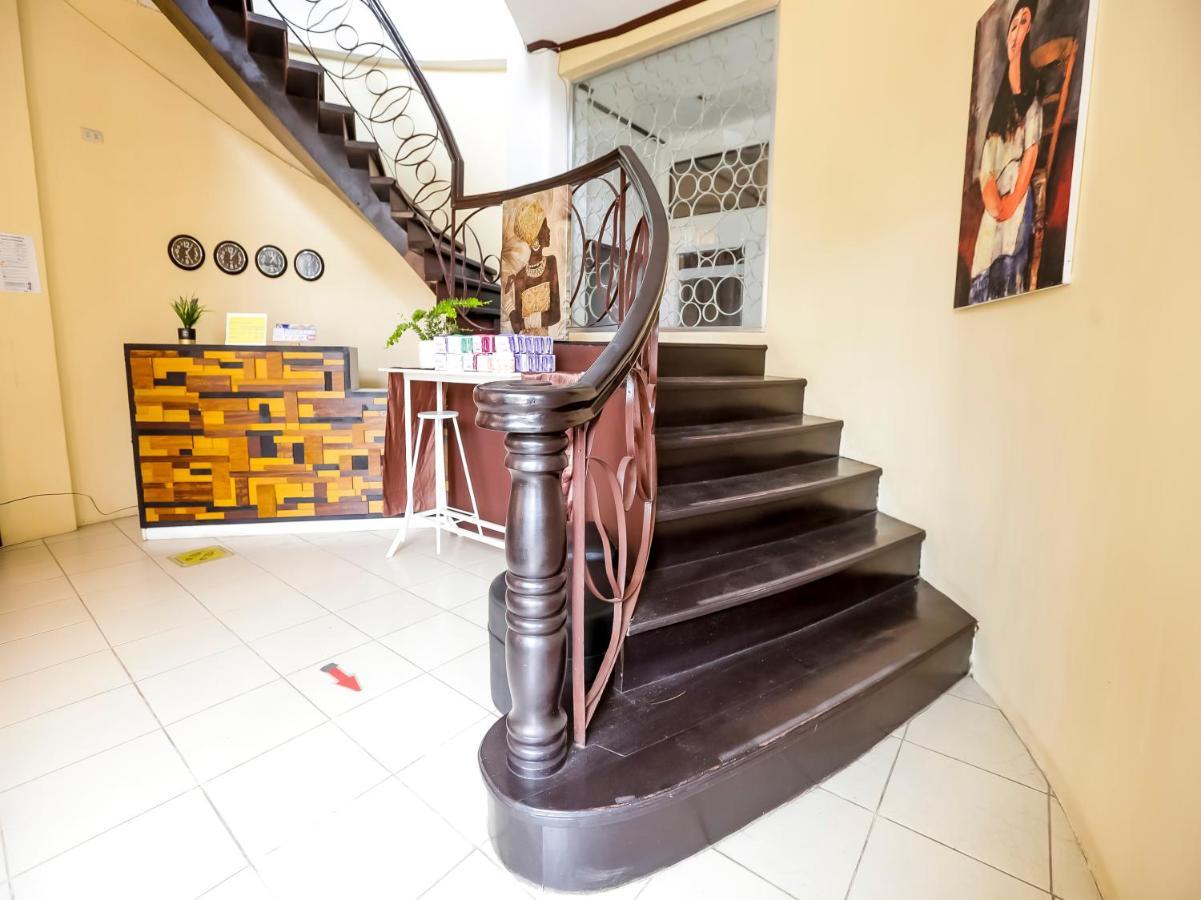 Oyo 759 Royal South Garden Suites Tagaytay City Zewnętrze zdjęcie