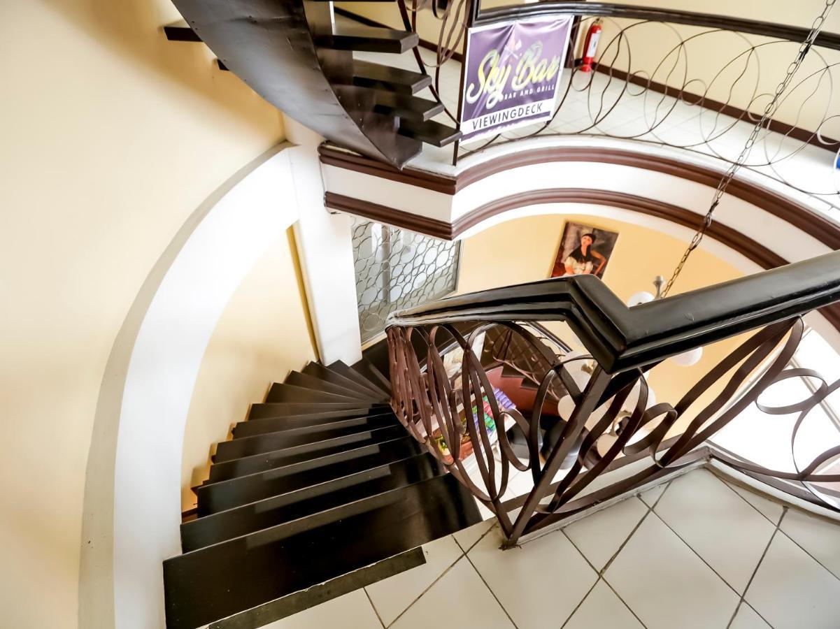 Oyo 759 Royal South Garden Suites Tagaytay City Zewnętrze zdjęcie